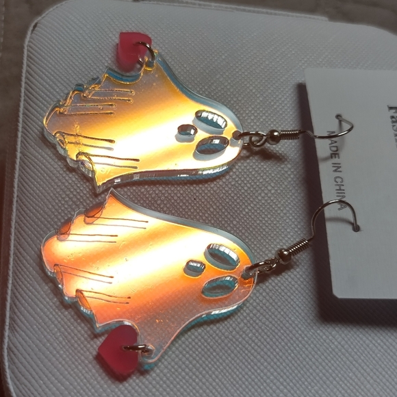 HALLOWEEN Luminous Acrylic Ghost Dangle Earrings w/ Pink Heart - Picture 8 of 11
